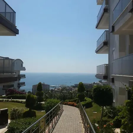 Doga Ve Deniz Manzarali Site Icerisinde Havuzlu Lejlighed