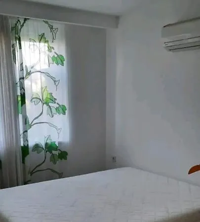 Doga Ve Deniz Manzarali Site Icerisinde Havuzlu *
