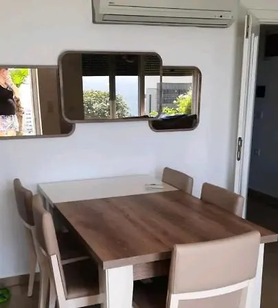 Doga Ve Deniz Manzarali Site Icerisinde Havuzlu