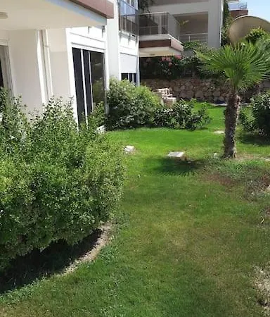 Doga Ve Deniz Manzarali Site Icerisinde Havuzlu Διαμέρισμα