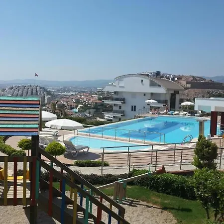 Doga Ve Deniz Manzarali Site Icerisinde Havuzlu * Αλάνια